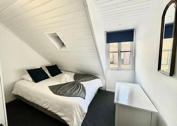 Cost Alameda Guest house